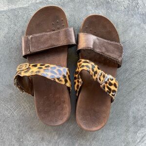 Vionic 8 Women Orthaheel Animal Leopard Print Sandals